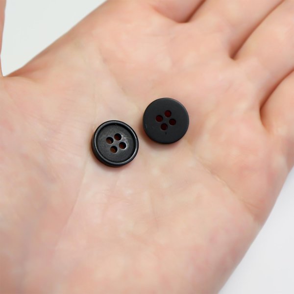 画像6: 四つ穴ボタン 【ブラック ツヤなし】 黒 ベーシック シンプル 20個入り【12.5mm】ボタンマート B-043 (6)