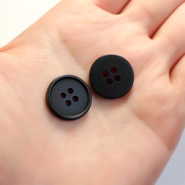 画像6: 四つ穴ボタン 【ブラック ツヤなし】 黒 ベーシック シンプル 15個入り【18mm】ボタンマート B-045 (6)