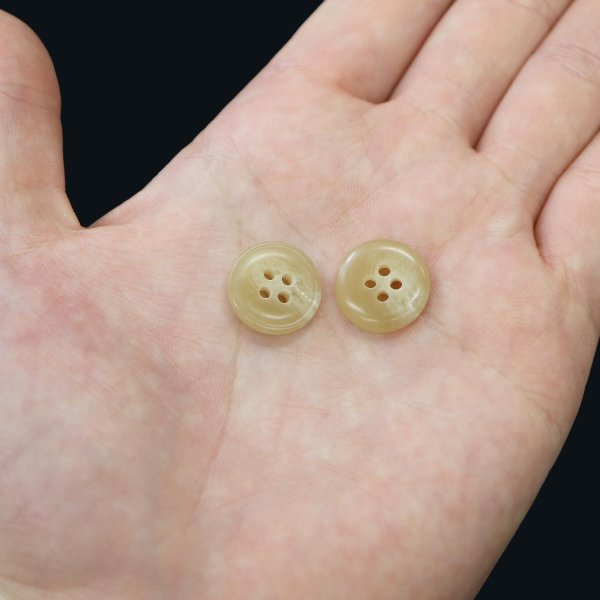 画像6: 水牛調ボタン【ベージュ】スーツ コート ジャケット ブレザー 四つ穴 フロント 袖口 10個入り【15mm】ボタンマート B-048 (6)