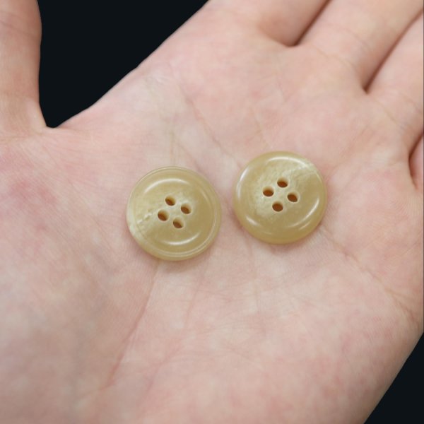 画像6: 水牛調ボタン【ベージュ】スーツ コート ジャケット ブレザー 四つ穴 フロント 袖口 10個入り【18mm】ボタンマート B-049 (6)