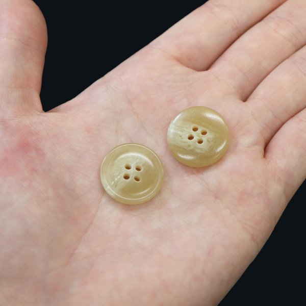 画像6: 水牛調ボタン【ベージュ】スーツ コート ジャケット ブレザー 四つ穴 フロント 袖口 8個入り【20mm】ボタンマート B-050 (6)