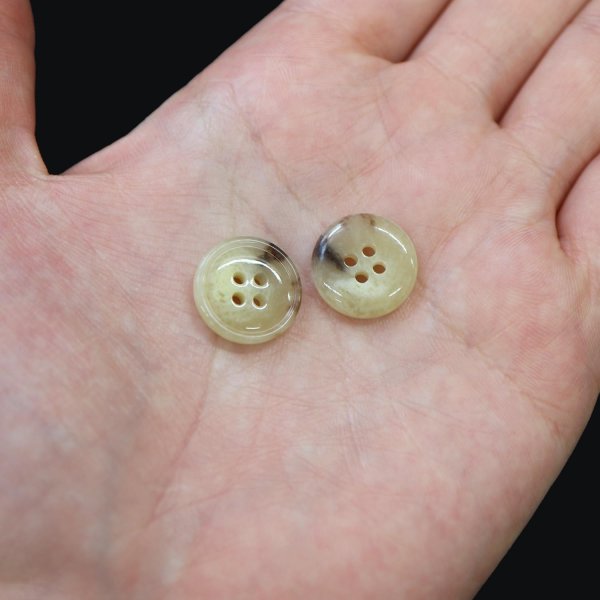 画像6: 水牛調ボタン【ベージュ&ブラウン】スーツ コート ジャケット ブレザー 四つ穴 フロント 袖口 10個入り【15mm】ボタンマート B-051 (6)