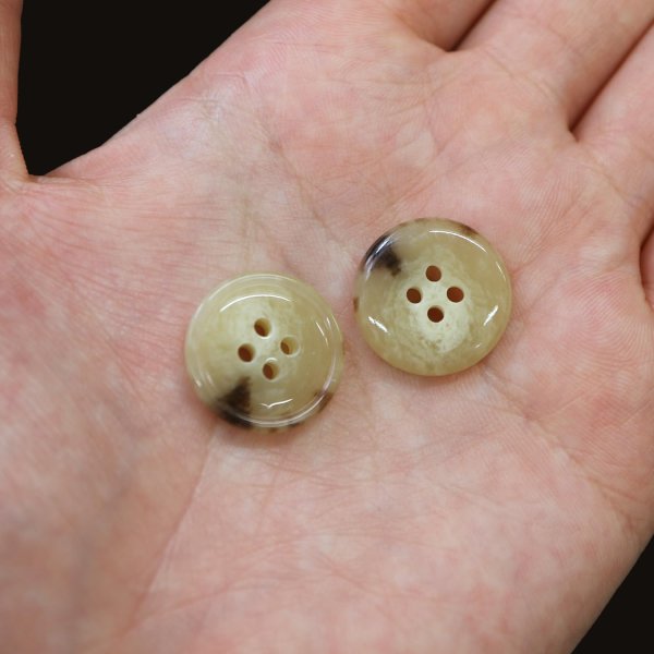 画像6: 水牛調ボタン【ベージュ&ブラウン】スーツ コート ジャケット ブレザー 四つ穴 フロント 袖口 10個入り【18mm】ボタンマート B-052 (6)
