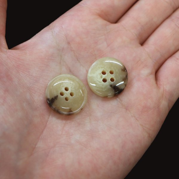 画像6: 水牛調ボタン【ベージュ&ブラウン】スーツ コート ジャケット ブレザー 四つ穴 フロント 袖口 8個入り【20mm】ボタンマート B-053 (6)