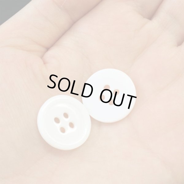 画像6: 白ボタン【ホワイト ツヤあり】四つ穴ボタン ベーシック カラーボタン シャツボタン シンプル ボタン 15個入り【18mm】ボタンマート B-073 (6)