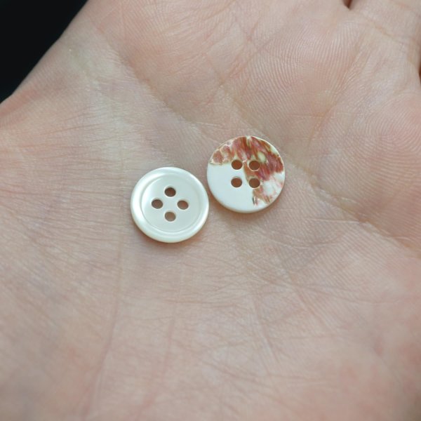 画像6: シェルボタン 貝製 片面 高瀬貝 シャツ 四つ穴 白 ホワイト 12個入り【11.25mm】きらきらぷんぷん丸 B-093 (6)