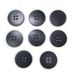 画像1: ナットボタン 四つ穴ボタン 【ブラック】 黒 フチ無し フラット スーツボタン ベーシック ウッド ボタン 8個入り 【23mm】 きらきらぷんぷん丸 B-1118 (1)