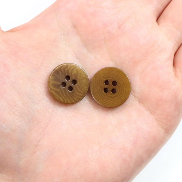 画像6: ナットボタン 四つ穴ボタン 【ブラウン】 茶色 フチ無し フラット スーツボタン ベーシック ウッド ボタン 15個入り 【15mm】 きらきらぷんぷん丸 B-1120 (6)