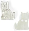 画像1: 二つ穴ボタン 猫 モチーフ【ホワイト】12個入り 白 パール風 光沢 シャツ ブラウス【11x14.5mm】手芸 おしゃれ 可愛い きらきらぷんぷん丸 B-1176 (1)