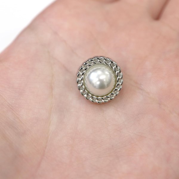 画像6: パールボタン 装飾 【チェーン風 シルバー】 ホワイト 白 ビジュー 飾り 縫製 袖口 8個入り 【18mm】 きらきらぷんぷん丸 B-124 (6)