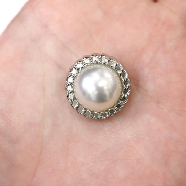 画像6: パールボタン 装飾 【チェーン風 シルバー】 ホワイト 白 ビジュー 飾り 縫製 袖口 6個入り 【20mm】 きらきらぷんぷん丸 B-125 (6)