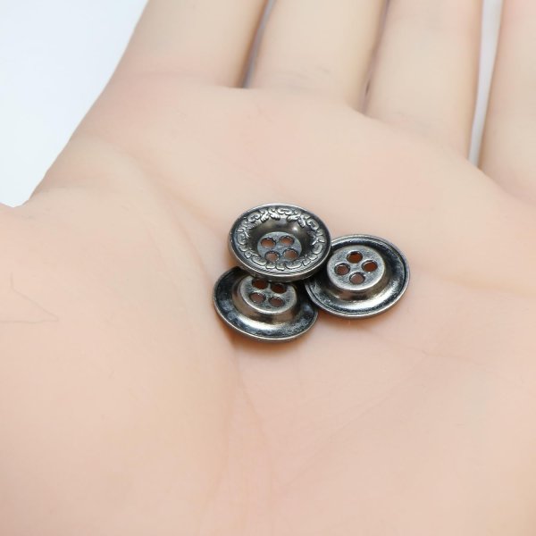 画像5: 装飾メタルボタン 四つ穴【シルバー】銀 丸ボタン 金属 手芸 アンティーク 飾り 8個入【13mm】きらきらぷんぷん丸 B-1268 (5)