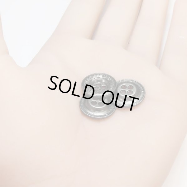 画像5: 装飾メタルボタン 四つ穴【シルバー】銀 丸ボタン 金属 手芸 アンティーク 飾り 8個入【15mm】きらきらぷんぷん丸 B-1269 (5)