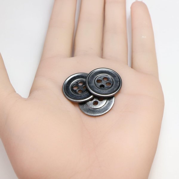 画像5: メタルボタン 四つ穴 シンプル【 アンティークシルバー】銀 丸ボタン 金属 手芸 8個入【20mm】きらきらぷんぷん丸 B-1275 (5)