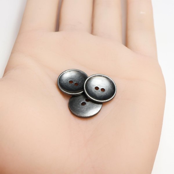 画像5: メタルボタン 二つ穴 お椀型【アンティークシルバー】銀 丸ボタン 金属 手芸 10個入【15mm】きらきらぷんぷん丸 B-1278 (5)