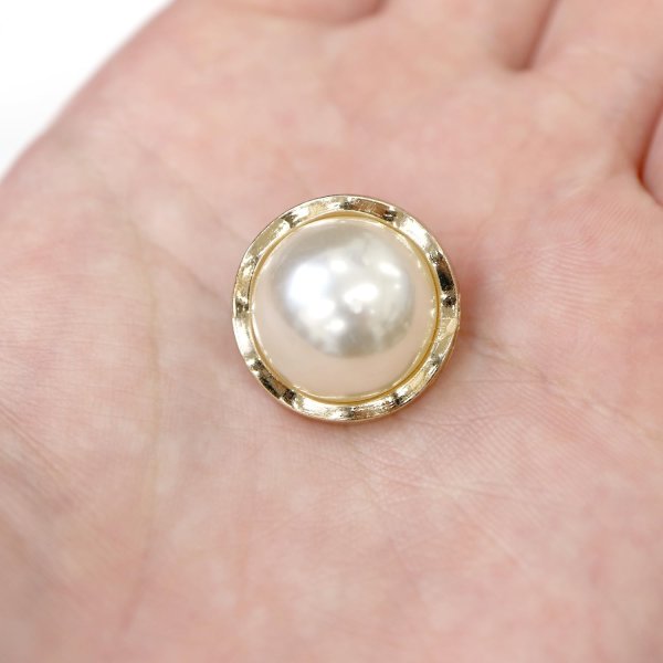 画像6: パールボタン 装飾 【波型 ゴールド】 ホワイト 白 パール ボタン ビジューボタン 飾りボタン 縫製ボタン 袖口ボタン 6個入り 【20mm】 ボタンマート B-131 (6)