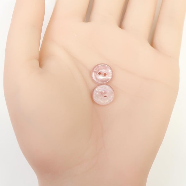 画像4: 二つ穴ボタン フラワー マーブル模様 【ピンク】 15個入り 【11.5mm】 オーロラ 光沢 透け感 花 樹脂製 手芸 おしゃれ きらきらぷんぷん丸 B-1376 (4)