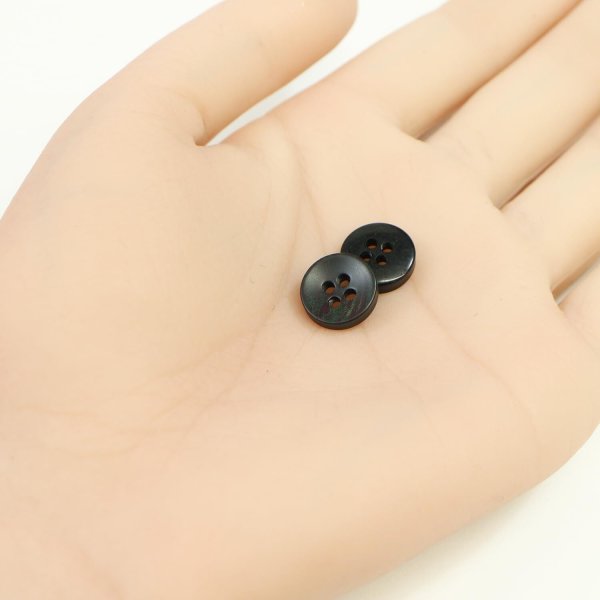画像4: 四つ穴ボタン シェル調 【ブラック】 黒 20個入り 【11.5mm】 樹脂製 手芸 おしゃれ きらきらぷんぷん丸 B-1396 (4)
