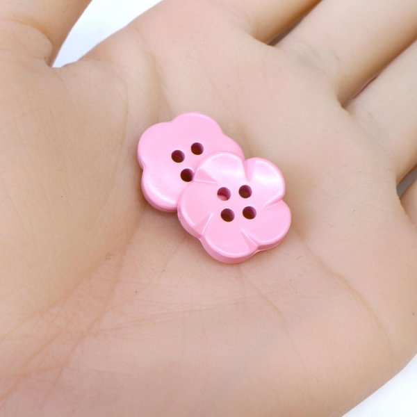画像5: 四つ穴 フラワーボタン 【ピンク】16.5mm 8個入り 樹脂 プラスチック 手芸 ハンドメイド 花柄 装飾 きらきらぷんぷん丸 B-1513 (5)