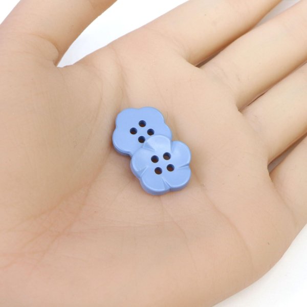 画像5: 四つ穴 フラワーボタン 【ブルー】14mm 10個入り 樹脂 プラスチック 手芸 ハンドメイド 花柄 装飾 きらきらぷんぷん丸 B-1521 (5)