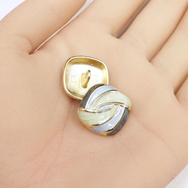画像5: メタルボタン 足つき 【スワール柄】17mm 5個入り ゴールド 手芸 ハンドメイド 装飾 きらきらぷんぷん丸 B-1536 (5)
