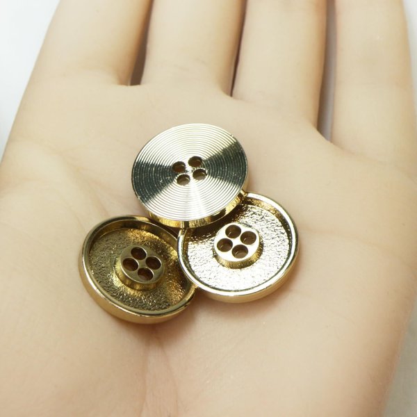 画像3: メタルボタン スピンサークル柄【ゴールド】20mm 8個入 四つ穴 手芸 服飾 付け替え きらきらぷんぷん丸 B-1570 (3)