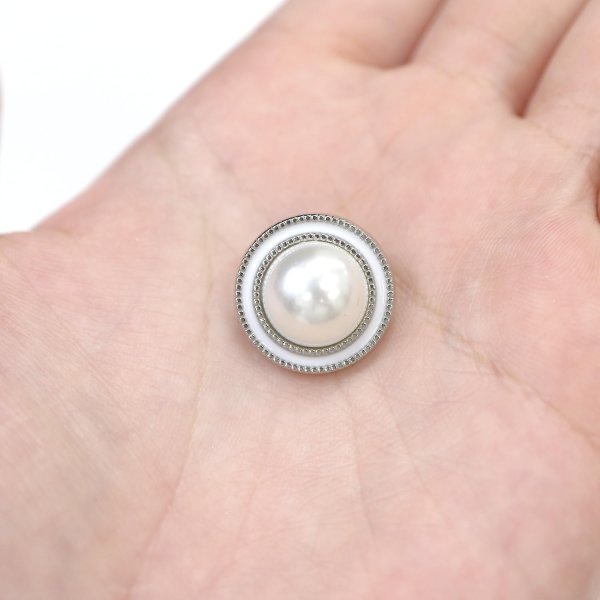 画像6: パールボタン 装飾 【シルバー 白フチ】 ホワイト 白 パール 8個入り 【18mm】ビジュー 飾り 縫製 袖口 きらきらぷんぷん丸 B-161 (6)