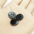 画像5: 樹脂ボタン ツートンマーブル【ブラック】18mm 8個入 丸型 二つ穴 手芸 服飾 付け替え ボタンマート B-2062 (5)