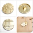 画像6: メタルボタン 格子柄【ゴールド】18mm 8個入 丸型 足つき 立体柄 手芸 服飾 付け替え ボタンマート B-2083 (6)