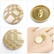 画像6: メタルボタン 格子柄【ゴールド】20mm 6個入 丸型 足つき 立体柄 手芸 服飾 付け替え ボタンマート B-2084 (6)
