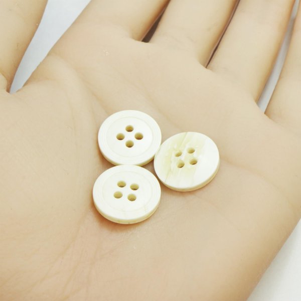 画像5: 樹脂ボタン リングライン【アイボリー】15mm 10個入 丸型 四つ穴 裁縫 手芸 服飾 付け替え ボタンマート B-2129 (5)