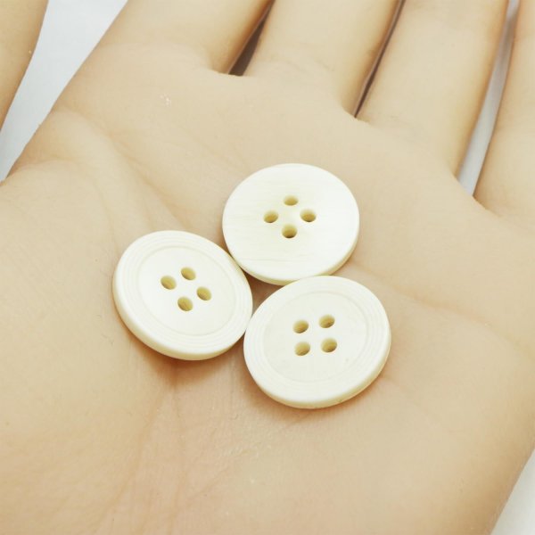 画像5: 樹脂ボタン リングライン【アイボリー】18mm 8個入 丸型 四つ穴 裁縫 手芸 服飾 付け替え ボタンマート B-2130 (5)