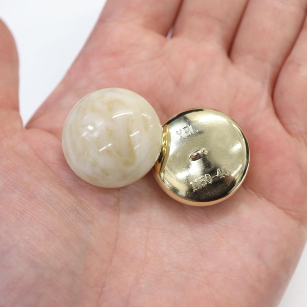 画像6: 足つきボタン 【ベージュ マーブル】 大理石調 シャツ スーツ 4個入り 【25mm】 きらきらぷんぷん丸 B-255 (6)