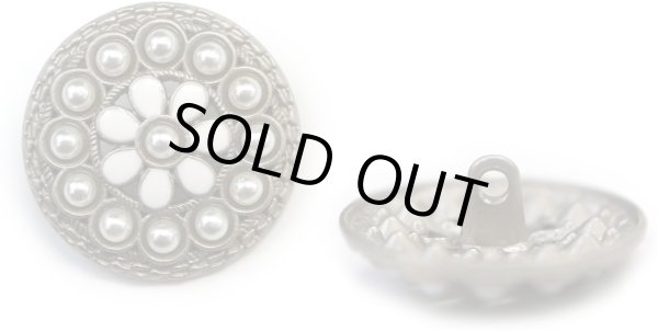 画像1: パールボタン 装飾 足つき 花柄【25mm】5個入り パール ボタン シルバー ホワイト 手芸 飾りボタン かわいい おしゃれ ボタンマート B-316 (1)