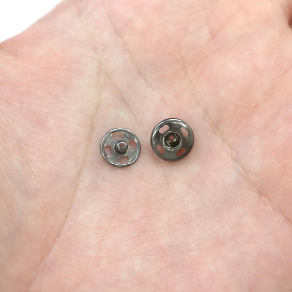 画像5: スナップボタン ブラック 7.5mm 10組入り 縫い付けタイプ 打ち具不要 黒 ボタン ボタンマート B-318 (5)