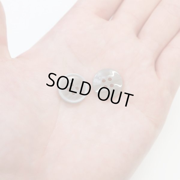 画像6: 四つ穴ボタン 【グレー】 ツヤあり 半透明 パステルカラー ボタン シャツボタン 15個入り 【15mm】 ボタンマート B-356 (6)