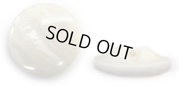 画像1: マーブルボタン フラット 【ホワイト】 白 ツヤあり 大理石調 ボタン スーツボタン ジャケットボタン 8個入り 【25mm】 ボタンマート B-374 (1)