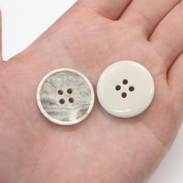 画像6: マーブルボタン 四つ穴 【ホワイト&ベージュ】 白 ツヤなし 大理石調 ボタン スーツボタン ジャケットボタン 10個入り 【25mm】 ボタンマート B-397 (6)