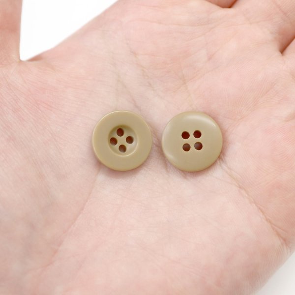 画像6: ミリタリーボタン 【ライトブラウン】 四つ穴ボタン 茶色 ボタン 20個入り 【15mm】 ボタンマート B-415 (6)
