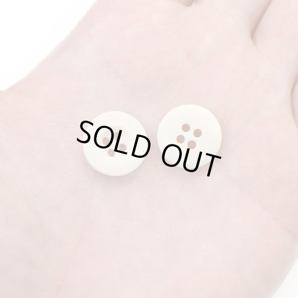 画像6: ミリタリーボタン 【ライトベージュ】 四つ穴ボタン ボタン 20個入り 【15mm】 ボタンマート B-418 (6)