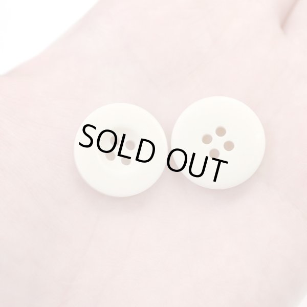 画像6: ミリタリーボタン 【ライトベージュ】 四つ穴ボタン ボタン 12個入り 【20mm】 ボタンマート B-420 (6)