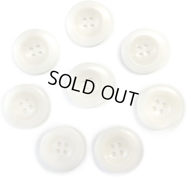 画像1: ナットボタン【ホワイト】四つ穴ボタン 白 ベーシック カラーボタン シンプル ボタン 手芸 8個入り【23mm】ボタンマート B-439 (1)