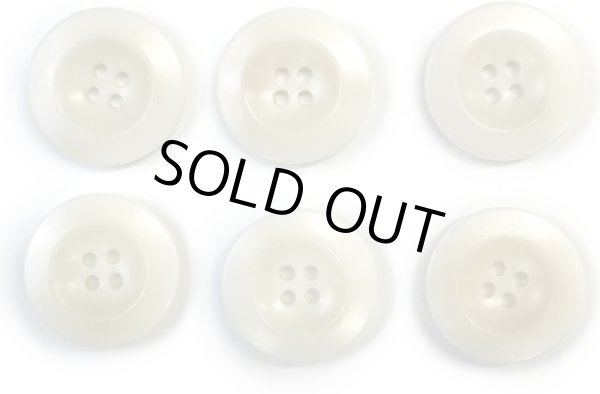 画像1: ナットボタン【ホワイト】四つ穴ボタン 白 ベーシック カラーボタン シンプル ボタン 手芸 6個入り【25mm】ボタンマート B-440 (1)