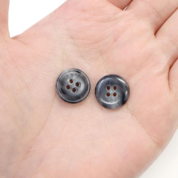 画像6: 水牛調ボタン【ダークグレー&ホワイト】スーツ コート ジャケット ブレザー 四つ穴 フロント 袖口 10個入り【15mm】ボタンマート B-485 (6)