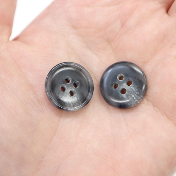 画像6: 水牛調ボタン【ダークグレー&ホワイト】スーツ コート ジャケット ブレザー 四つ穴 フロント 袖口 10個入り【18mm】ボタンマート B-486 (6)