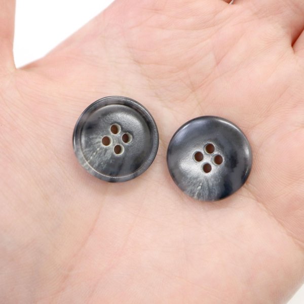 画像6: 水牛調ボタン【ダークグレー&ホワイト】スーツ コート ジャケット ブレザー 四つ穴 フロント 袖口 8個入り【20mm】ボタンマート B-487 (6)