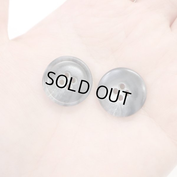 画像6: 水牛調ボタン【ダークグレー&ホワイト】スーツ コート ジャケット ブレザー 四つ穴 フロント 袖口 8個入り【20mm】ボタンマート B-487 (6)