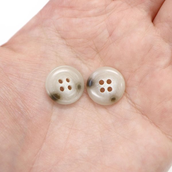 画像6: 水牛調ボタン【アイボリー&ダークブラウン】スーツ コート ジャケット ブレザー 四つ穴 フロント 袖口 10個入り【15mm】ボタンマート B-490 (6)