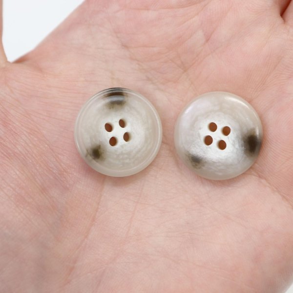 画像6: 水牛調ボタン【アイボリー&ダークブラウン】スーツ コート ジャケット ブレザー 四つ穴 フロント 袖口 8個入り【20mm】ボタンマート B-492 (6)