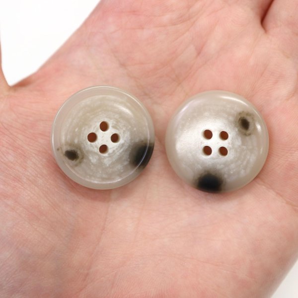 画像6: 水牛調ボタン【アイボリー&ダークブラウン】スーツ コート ジャケット ブレザー 四つ穴 フロント 袖口 6個入り【25mm】ボタンマート B-494 (6)